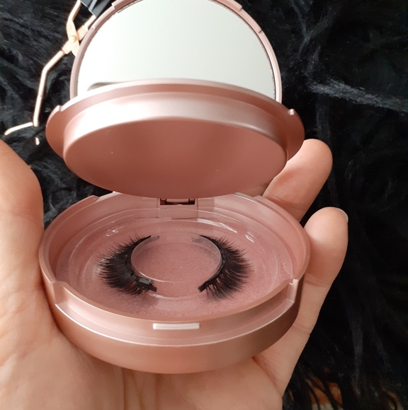 💋New in Package Magnetic Lashes - Picture 8 of 12